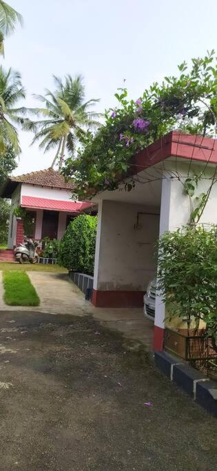 Runnin Airport - Homestay Gurpur Экстерьер фото